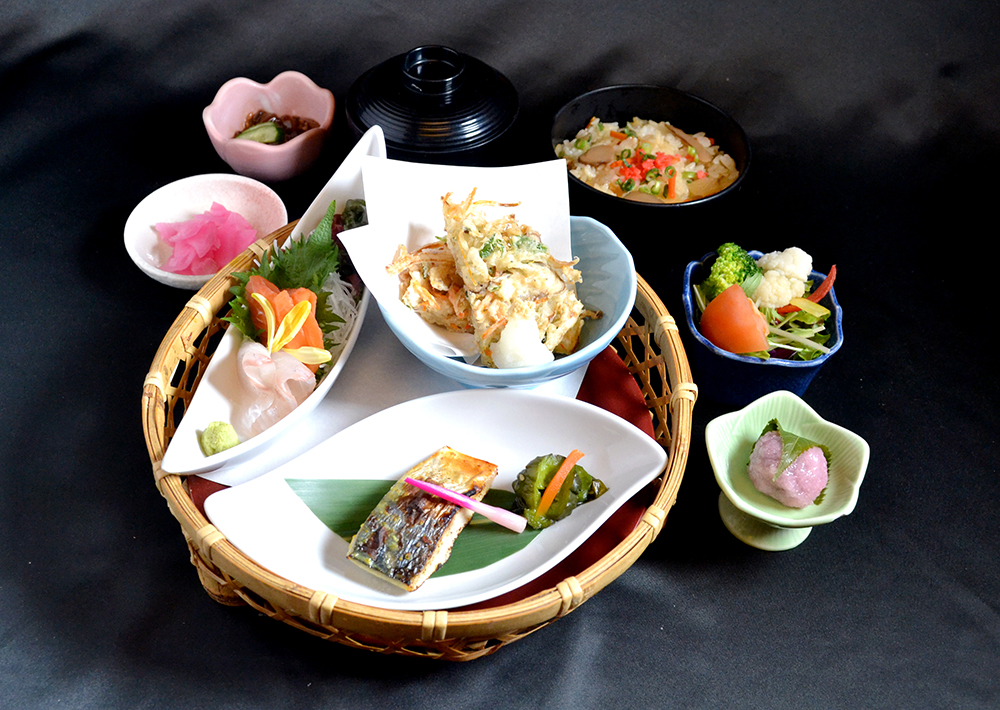 湯香郷 温泉＋食事セット 「竹篭御膳」 | 札幌、すすきののホテル